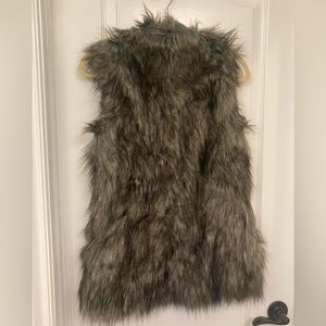 Faux fur Nicole Miller vest